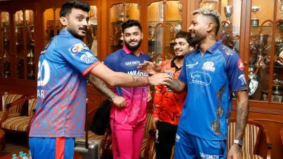 “Goes over the heads of these young players” - Sunil Gavaskar’s golden advice to IPL franchises