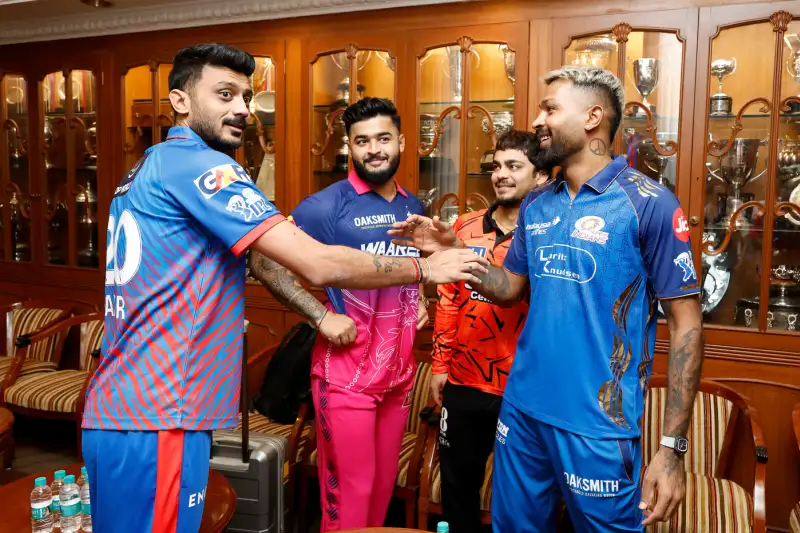 “Goes over the heads of these young players” - Sunil Gavaskar’s golden advice to IPL franchises